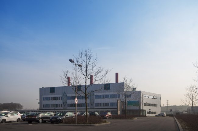 DSM gebouw met HIGHCARE cleanroom voor Basic Pharma