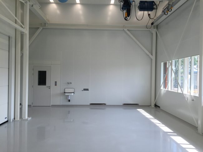 cleanroom staat los in de bedrijfshal