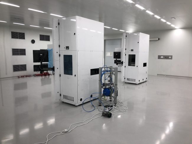 twee units in cleanroom