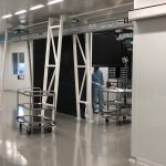 UV-A inspectie in cleanroom tussen flexibele wanden