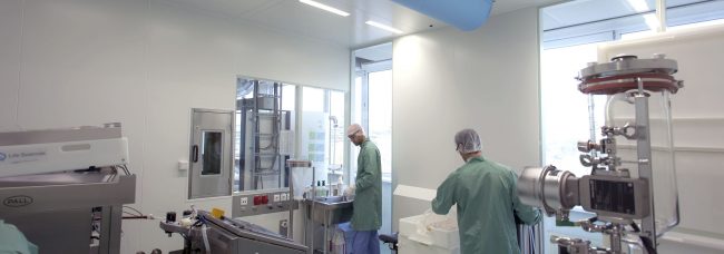 gmp cleanroom met grote raamsegmenten